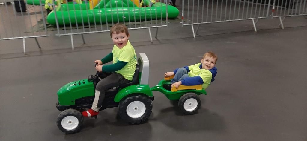 Eventjes met de tractor naar het land rijden......